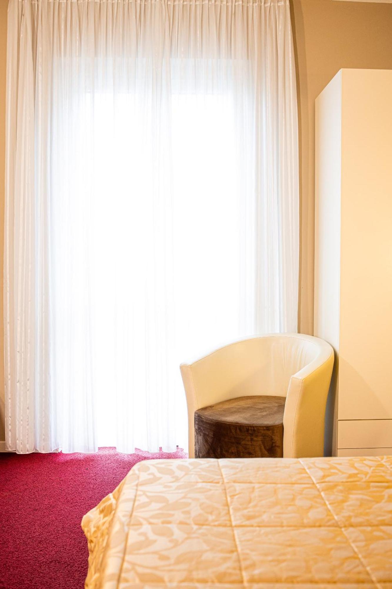 Hotel Italia Леричі Екстер'єр фото